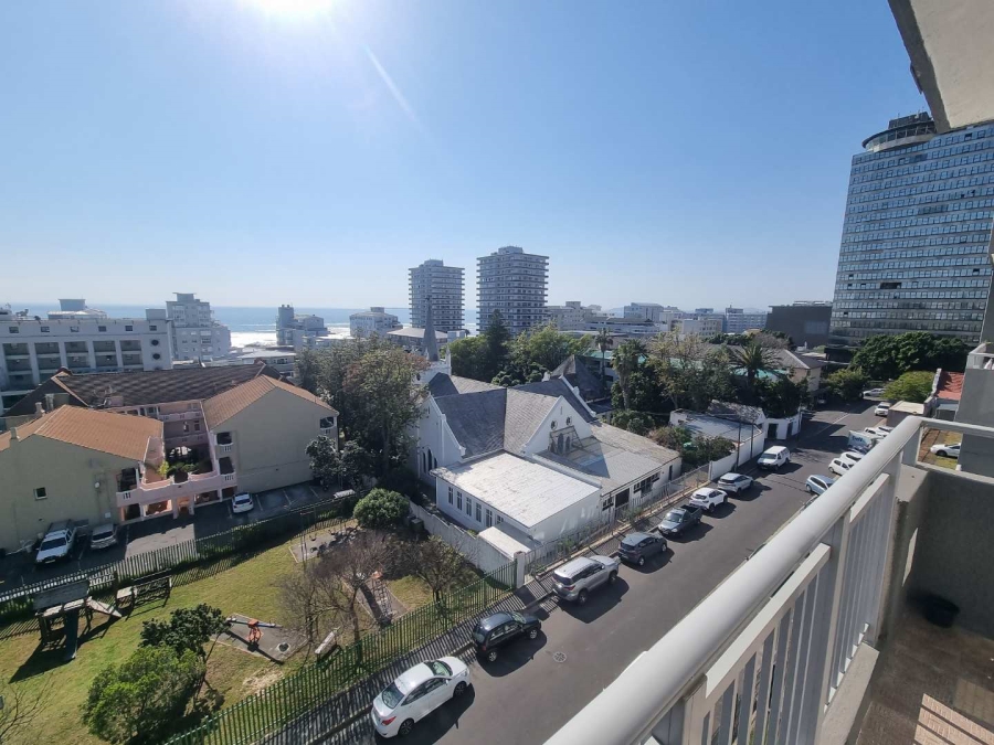To Let 1 Bedroom Property for Rent in Sea Point Western Cape